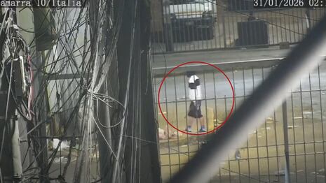 La Victoria: capturan a ‘Ozuna’ cuando desmantelaba vehículos estacionados en emporio de Gamarra