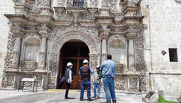 Inspección a iglesias de Arequipa. Foto: difusión.