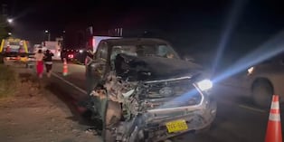 Motocicleta en la que viajaban terminó siendo impactada por una camioneta en la carretera de penetración a la sierra de La Libertad.