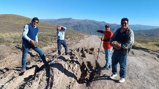 Arequipa: Profesores arreglan carreteras en Caylloma