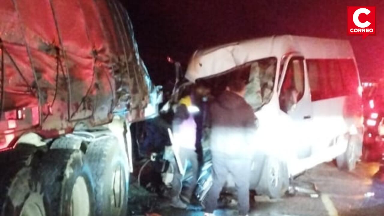 PUNO: Minivan repleto de pasajeros se empotró contra un tráiler en la vía Juliaca-Arequipa