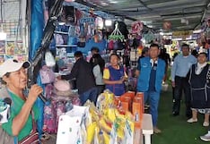 Comerciantes se reactivan con gran feria escolar en Arequipa