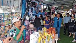 Comerciantes se reactivan con gran feria escolar en Arequipa