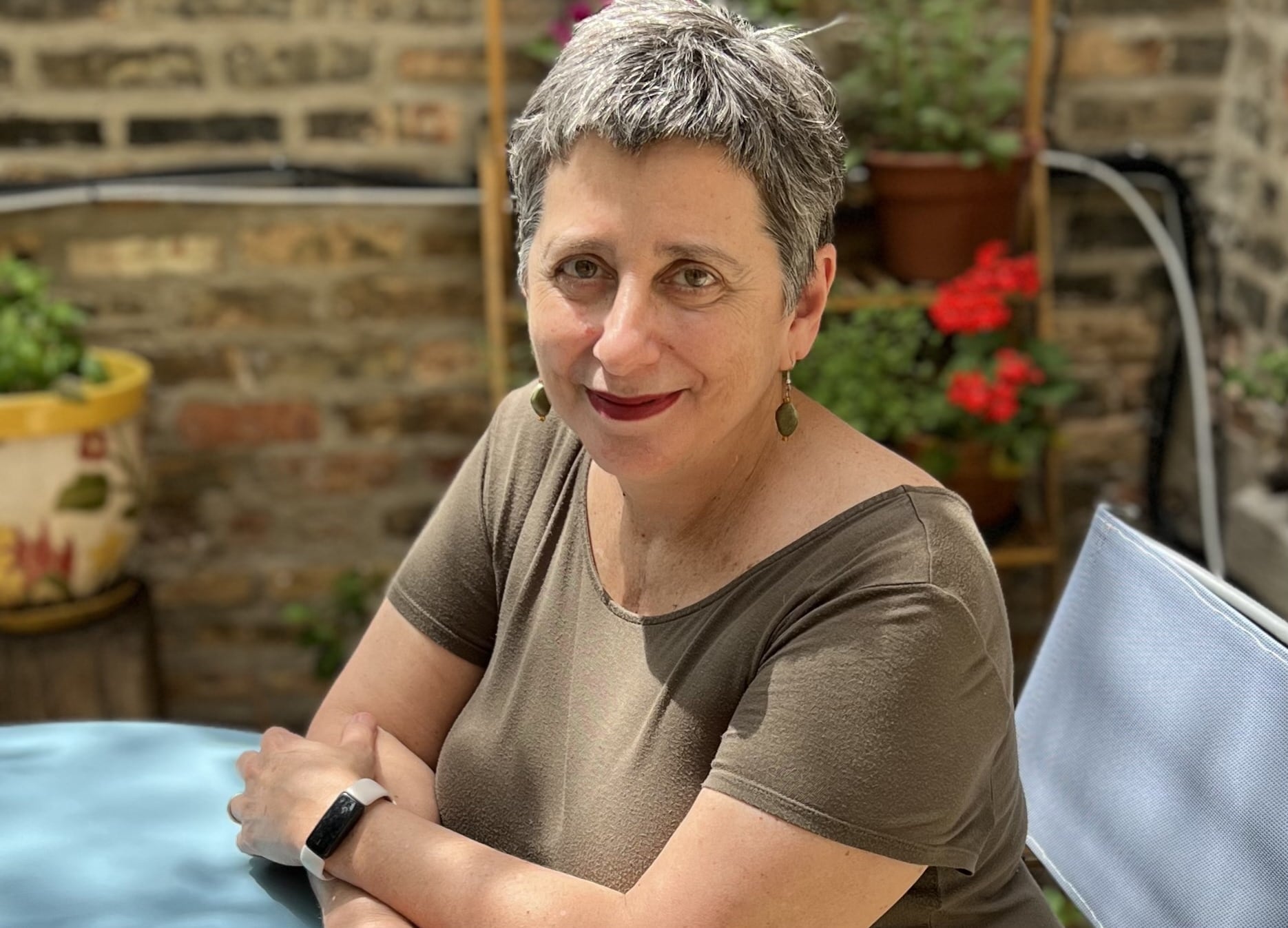 Escritora cuenta su trasplante de corazón en el libro "Corazón en trance".