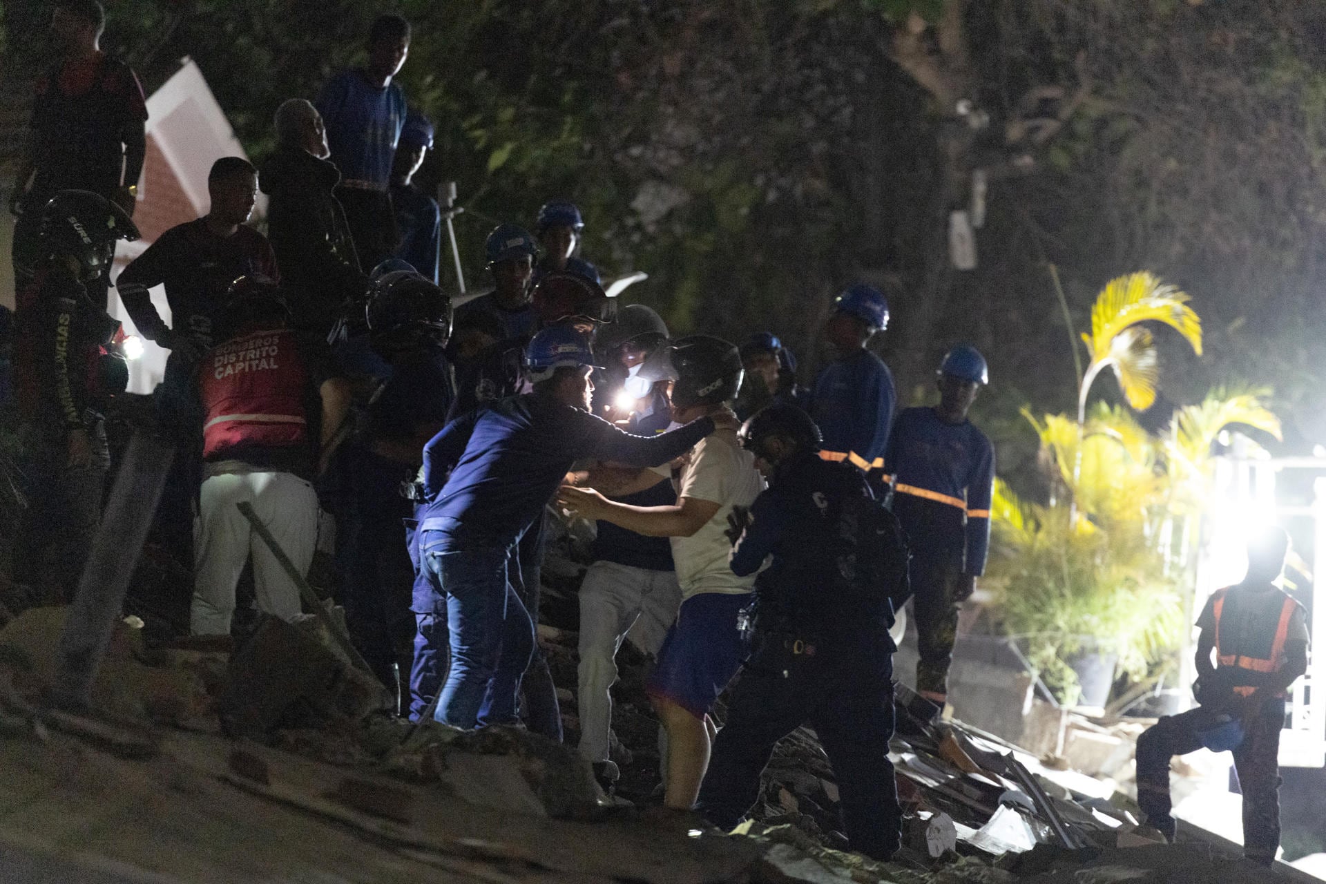 El Ministerio de Relaciones Exteriores informó que mantiene atención permanente en Caracas y que, hasta el momento, no se registran peruanos afectados. (EFE/ Rayner Peña).