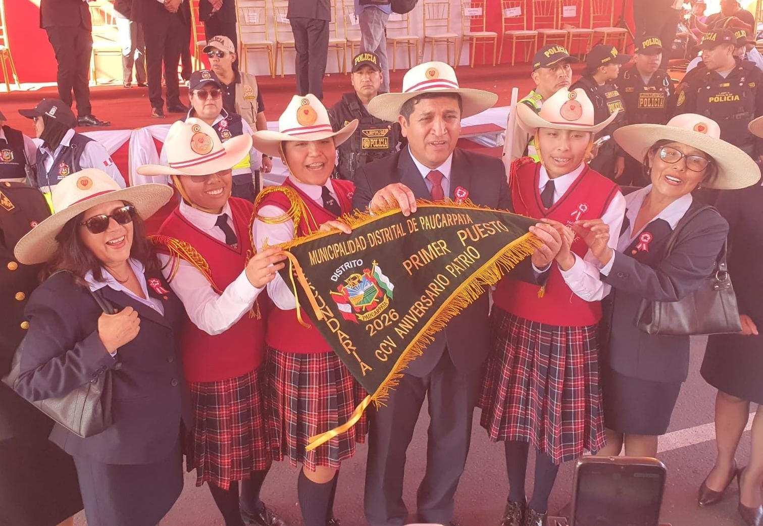 I.E.Paola Frassinetti ocupó el primer puesto en el distrito de Paucarpata en el desfile escolar por Fiestas Patrias en Arequipa. Foto: GEC.