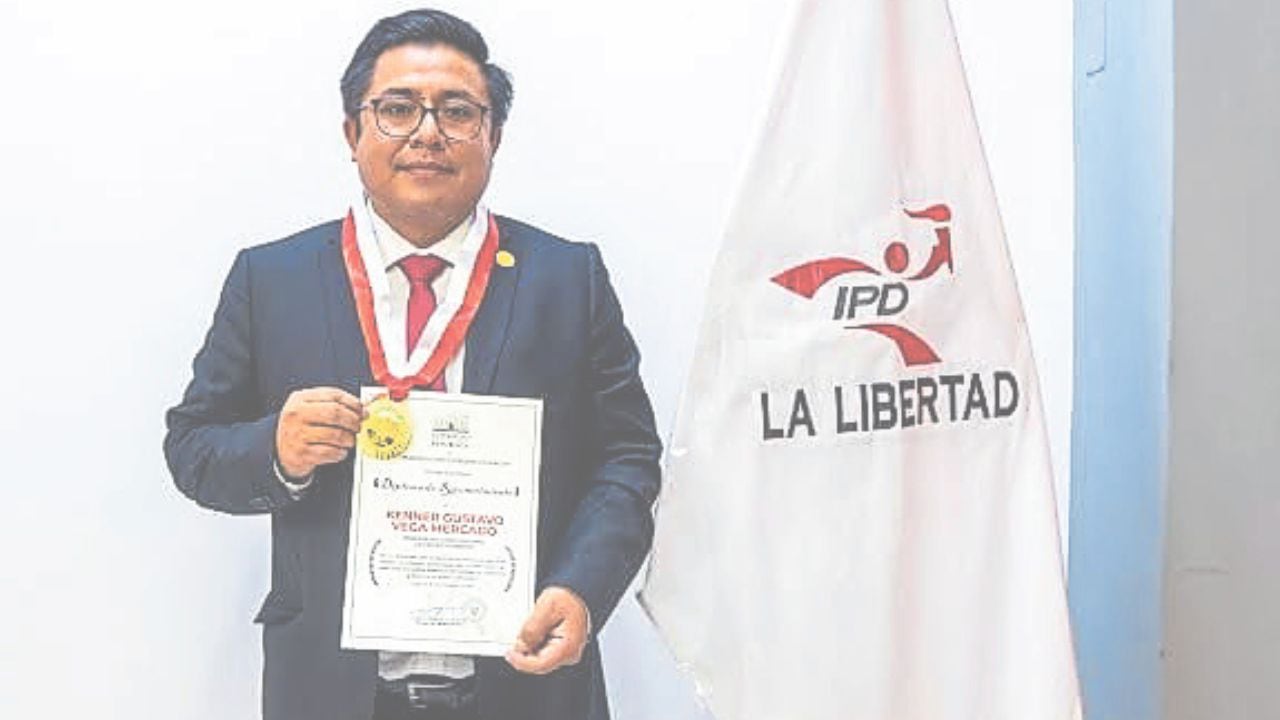 Gustavo Vega acreditó haber trabajado en la municipalidad de El Milagro, pero esta desmintió tal información. Llegó en gestión de Acuña.