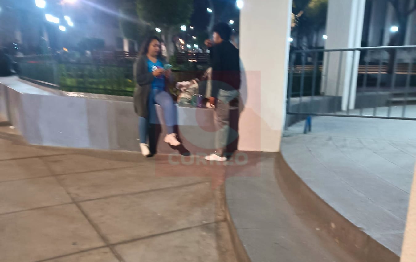 Imágenes de lo que pasaba en los exteriores de la iglesia Santa Marta. Foto: GEC.