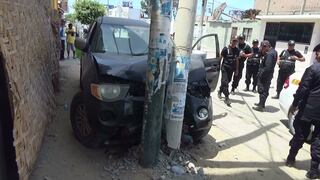 Nuevo Chimbote: Conductor ebrio choca su camioneta contra dos postes