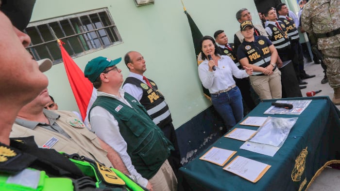 La mandataria resaltó el operativo policial contra una banda investigada por extorsión, sicariato, cobro de cupos y asaltos. FOTO: PRESIDENCIA