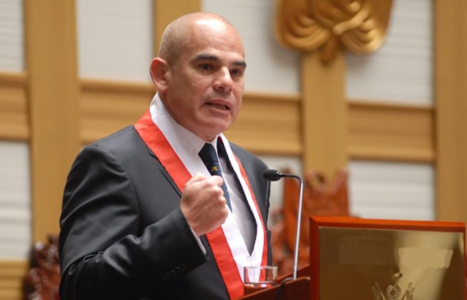 Premier Álvarez destaca colaboración entre equipo de inteligencia y PNP para enfrentar criminalidad. Foto: Andina