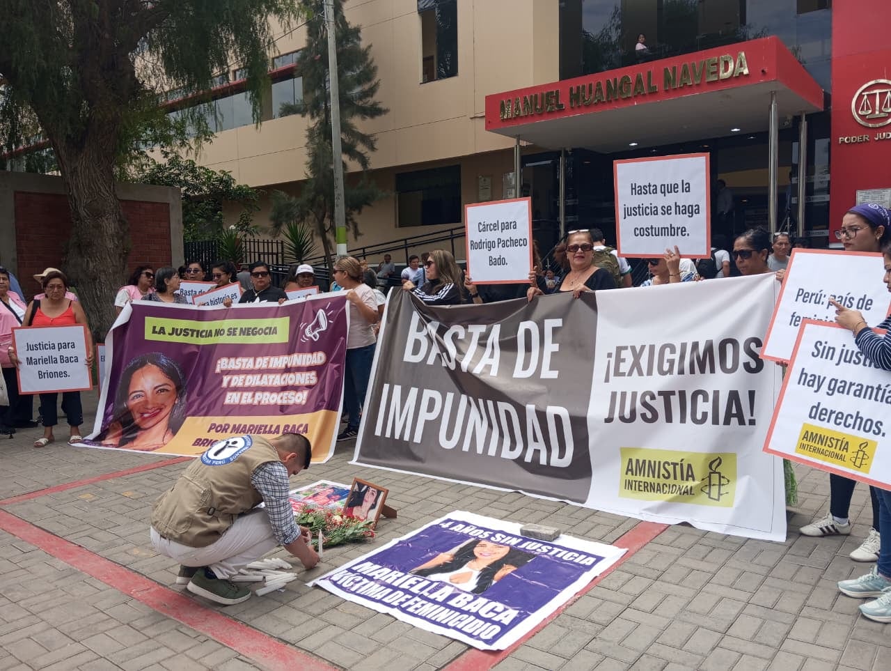 El último lunes, familiares y colectivos llegaron a sede de Poder Judicial de Lambayeque. Foto: Correo