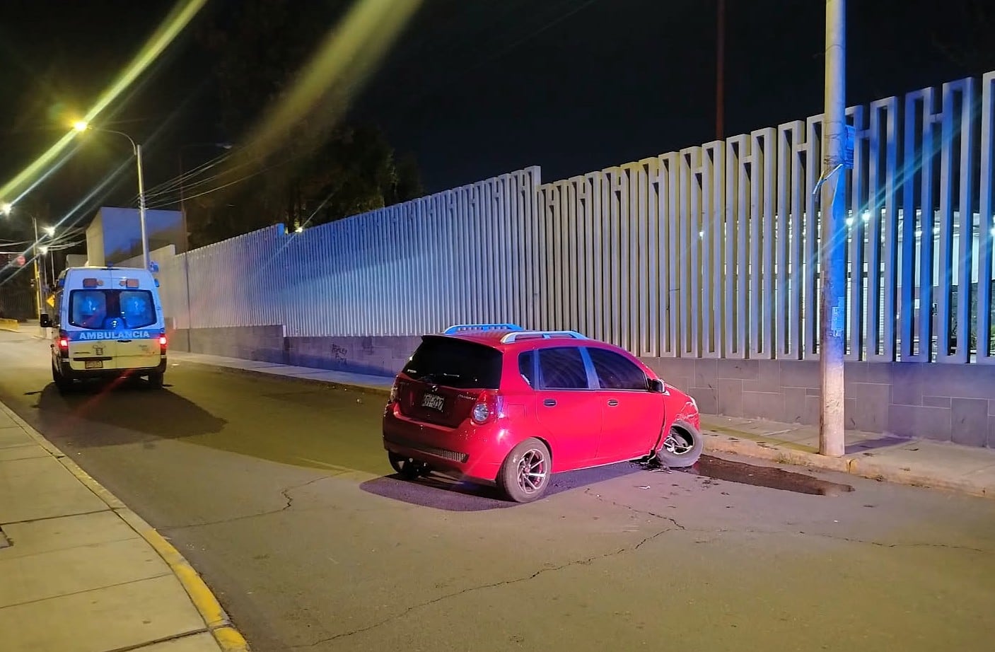 Vehículo habría protagonizado un accidente de tránsito en el Cercado de Arequipa. Foto: Serenazgo Arequipa.
