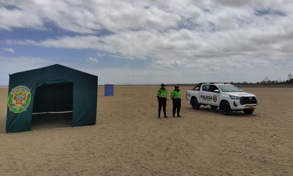 Instalaron carpas para que los policías permanezcan en esos lugares durante las 24 horas
