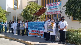 Médicos de Iren Sur Arequipa protestan por ascensos y solución de carencias (VIDEO)