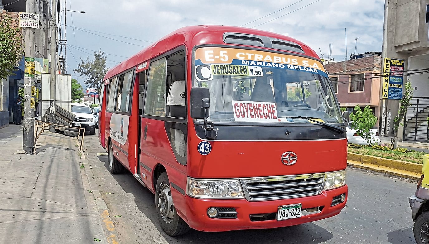 Unidad del transporte público en Arequipa fue intervenida en el lugar tras accidente. Foto: Captura de video/Exitosa