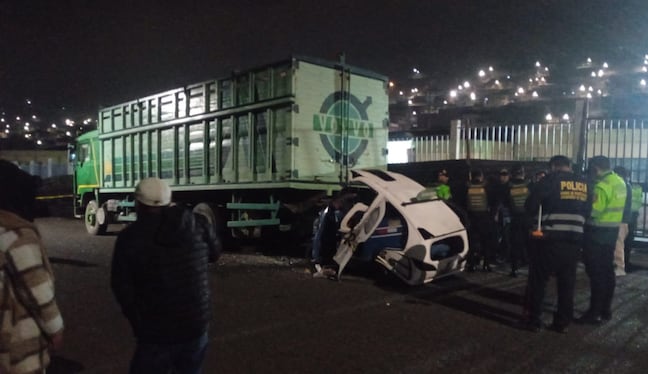 Mototaxi se estrelló contra camión estacionado y conductor murió por lesiones graves
