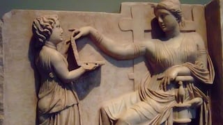Afirman que aparece una laptop en una escultura griega de hace 2 mil años