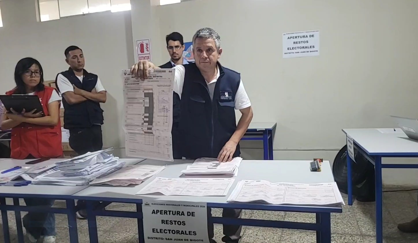 Piura: Deslacran ánforas y hallan cédulas y actas siniestradas en San Juan de Bigote