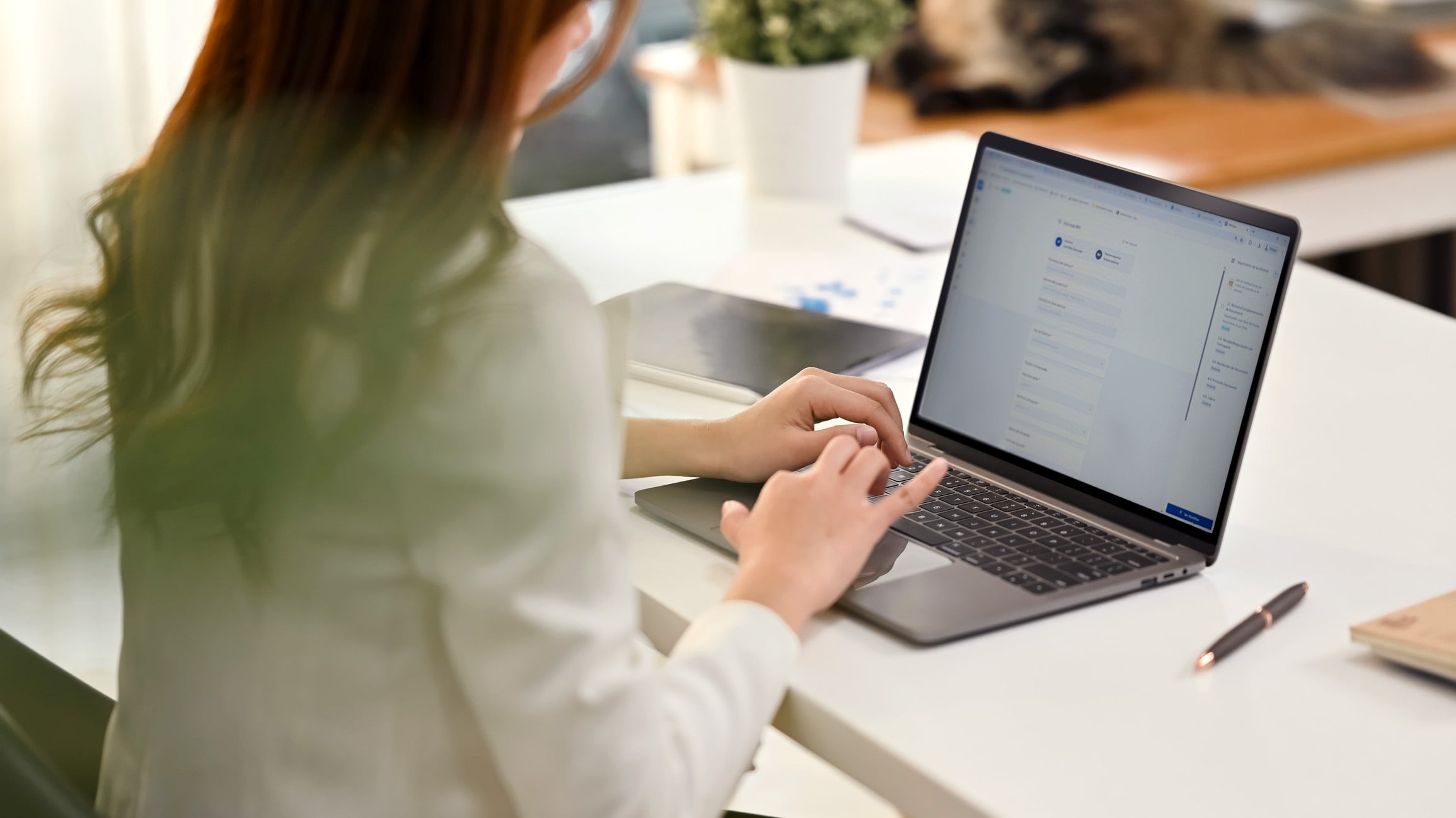 La gestión contractual evoluciona más allá del almacenamiento digital. Expertos destacan que la inteligencia artificial permite transformar contratos en fuentes de información estratégica para mejorar la operación y reducir riesgos.