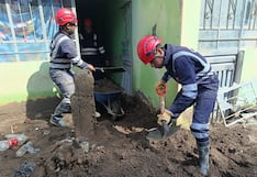 Lluvias en Arequipa: Ejército retira lodo y escombros en viviendas