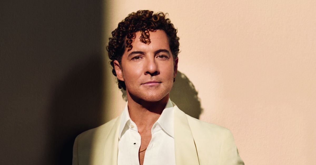 El cantante español reinterpreta canciones de Armando Manzanero, Juan Gabriel, Camilo Sesto, Raphael, José José, Julio Iglesias y Joan Manuel Serrat. (Foto: Difusión)