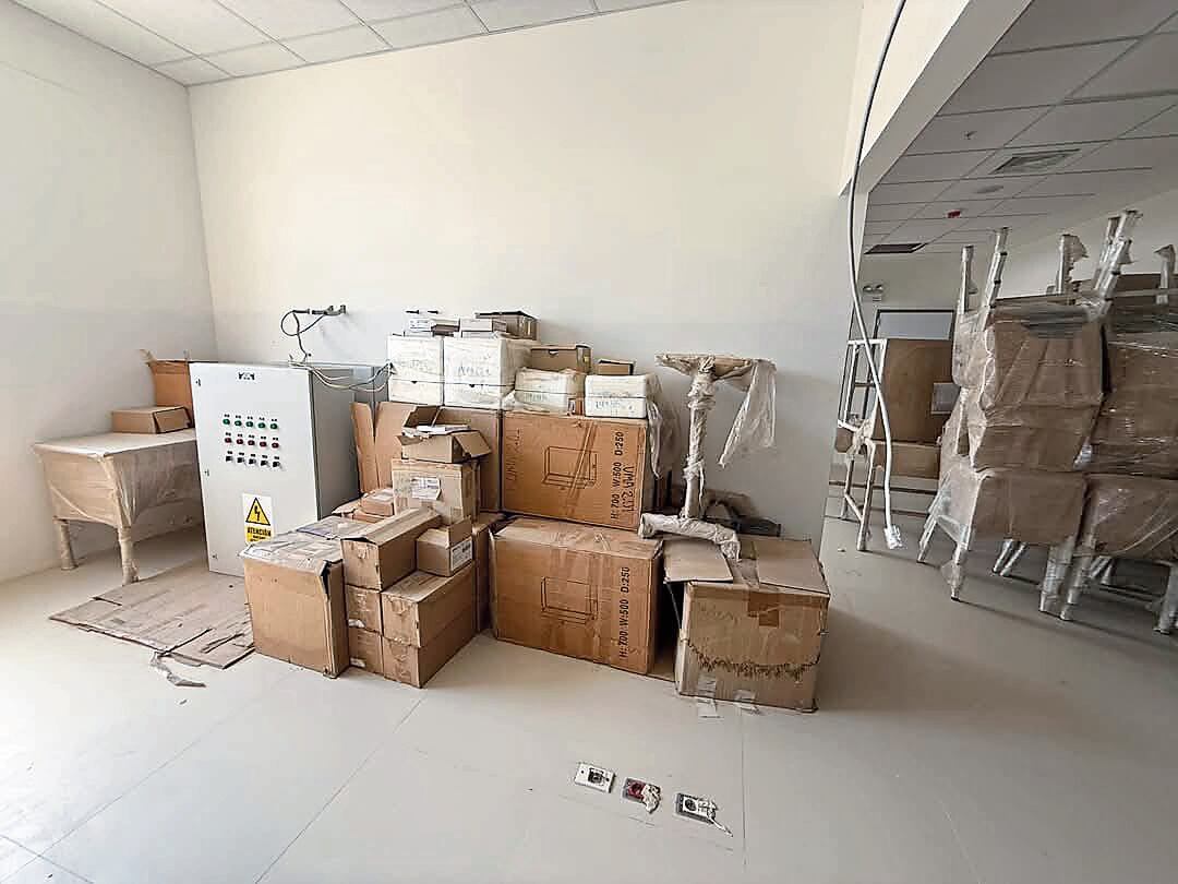 En nosocomio se encuentran equipos almacenados. Foto: GEC.