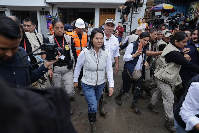 Keiko Fujimori inspecciona zonas afectadas por lluvias en Villa María del Triunfo