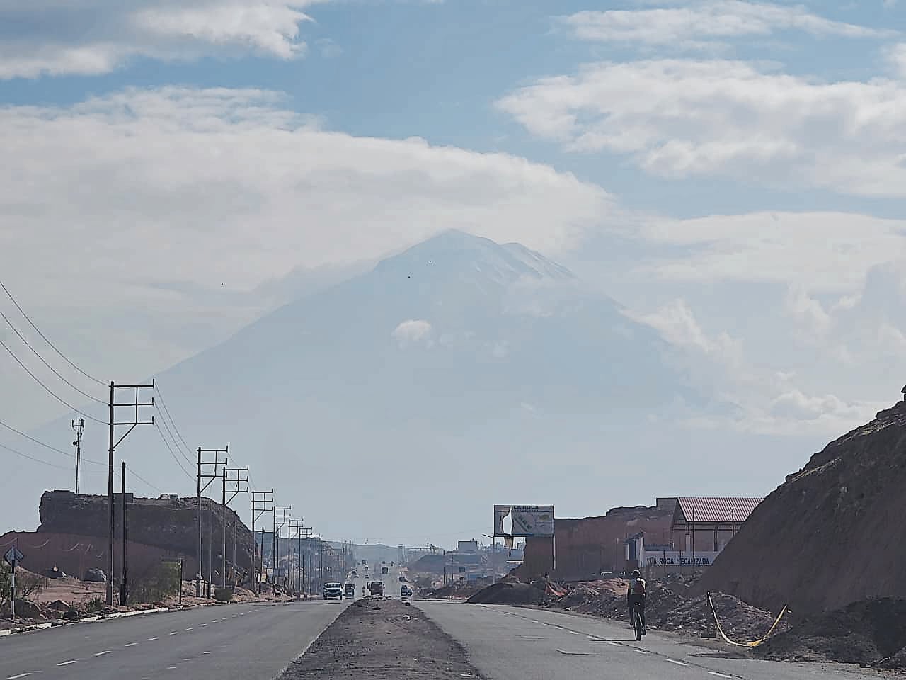 No está terminada la autopista Arequipa-La Joya, pero es paso de alto tránsito. Foto: Gobierno Regional de Arequipa.