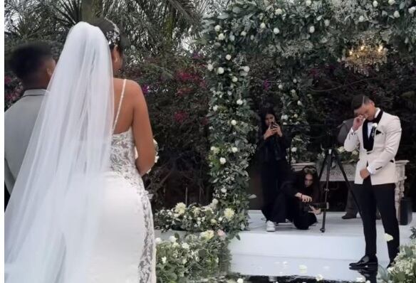 'El Activador' Anthony Aranda se emocionó al ver a Melissa llegar al altar. (Redes sociales)