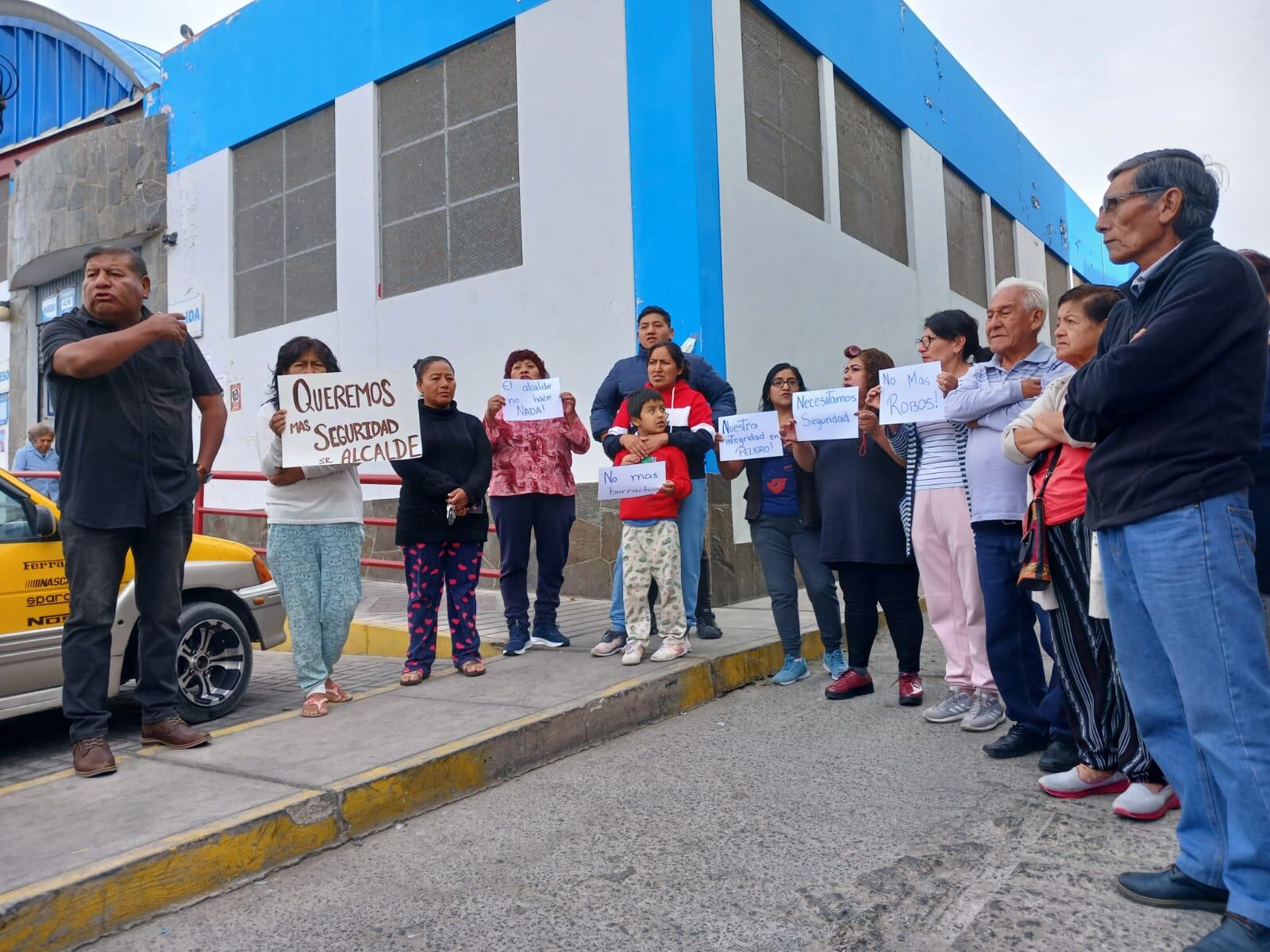 Vecinos del sector Las Chavela. Foto: Leonardo Cuito.