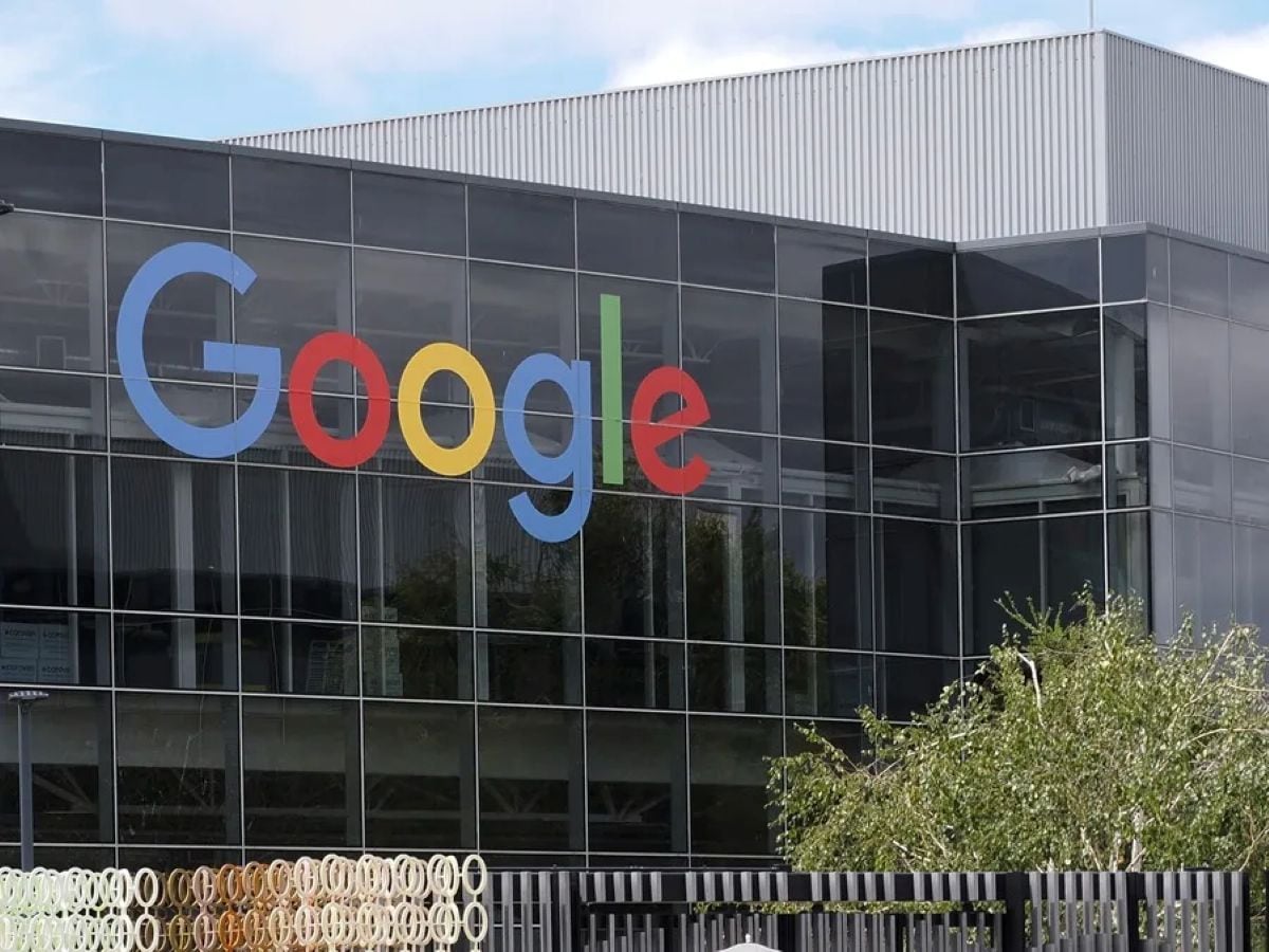 La Comisión Europea sancionó al gigante tecnológico por favorecer sus propios servicios en Google Search y restringir a desarrolladores de Play Store. La medida podría aumentar las tensiones comerciales entre la Unión Europea y Estados Unidos. (Foto: Google)