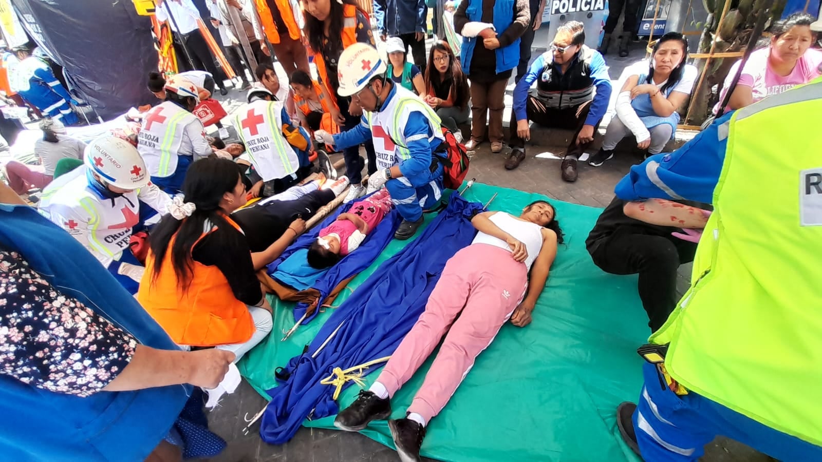 Simulacro de incendio en Feria El Altiplano de Miraflores. Foto: Fanny Arotaipe.