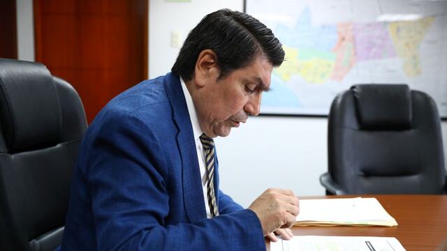 Alcalde de San Isidro Augusto Cáceres Viñas emplaza al comité político de Acción Popular