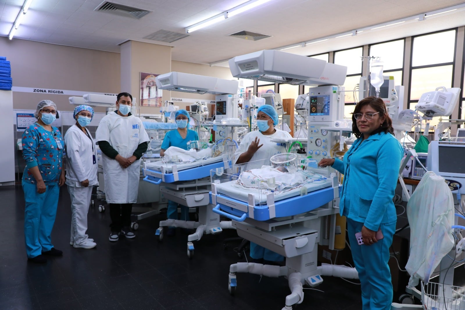 Valiente madre de familia da a luz a trillizos en el hospital de EsSalud Cusco.