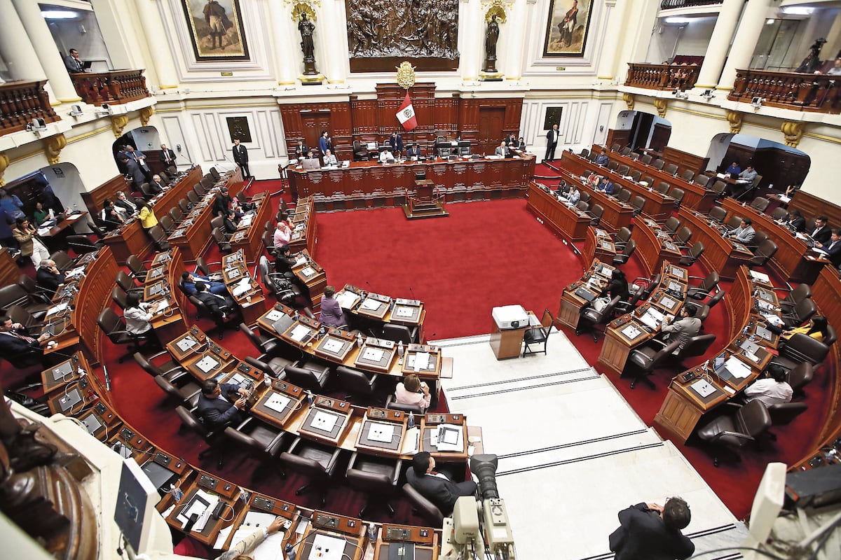Desde diversos sectores se cuestiona la propuesta de restablecer la inmunidad parlamentaria, que debería ser vista por el próximo Congreso, según especialistas.