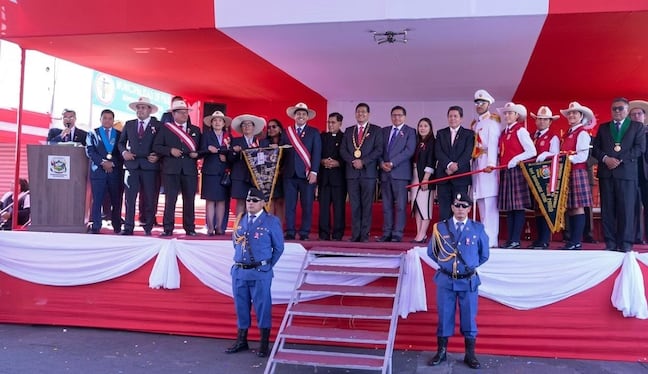 I. E. Paola Frassinetti en el desfile escolar Campeón de Campeones de la Ugel Arequipa Sur. (Foto: Yunsu Pariapaza/@photo.gec)