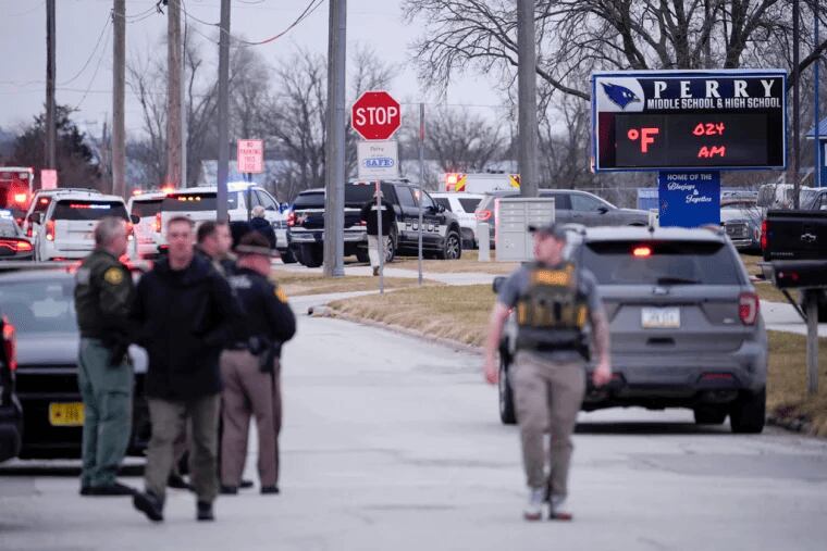 Tiroteo en Iowa: Policía confirma “múltiples víctimas de bala” en ataque en la Escuela Secundaria Perry.