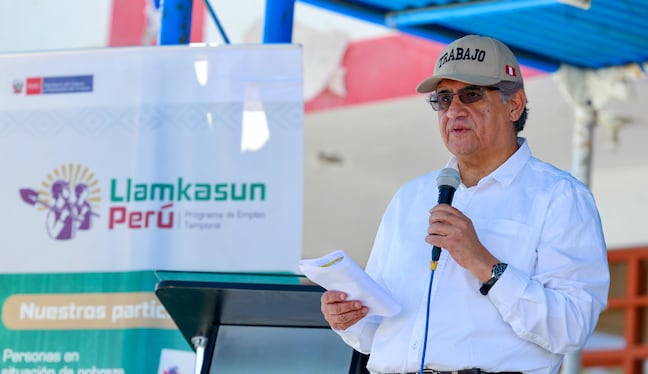 Ministro de Trabajo y Promoción del Empleo, Juan Sheput, en Atico, Caravelí (Arequipa). Foto: MTPE.