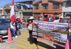Protestan frente al GRA por obra en colegio Carlos La Fuente de Huanca (VIDEO)