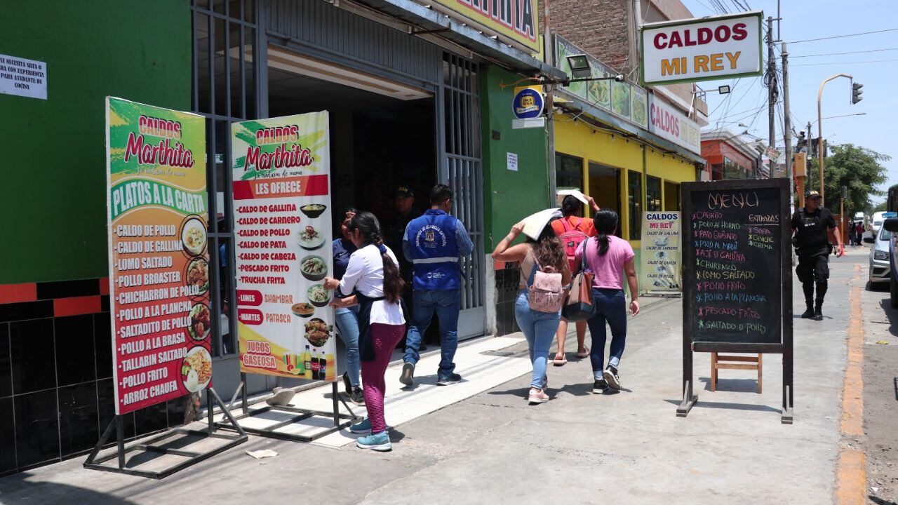La MPT detalló que detectaron que comerciantes formales sacan su mercadería o desarrollas sus actividades fuera de sus locales.