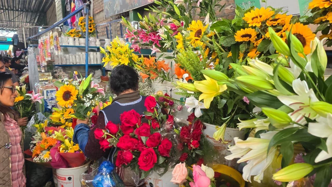 Precio de las flores por el Día del Amor y la Amistad. (Foto: Yunsu Pariapaza/@photo.gec)