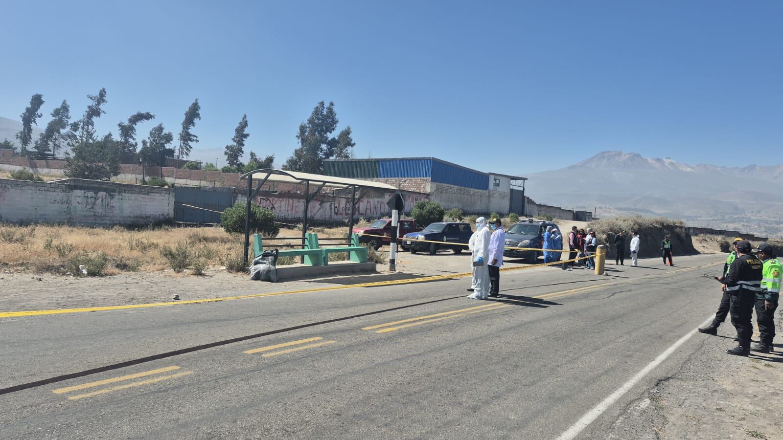 Cuerpo encontrado en un costal en un paradero. Foto: GEC.