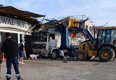 Pisco: camión cargado de costales se empotra en fachada de vivienda