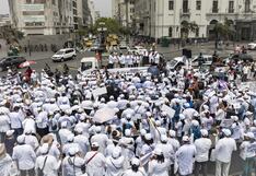 Colegio Médico del Perú exige derogación de la Ley 32210 y advierte huelga indefinida