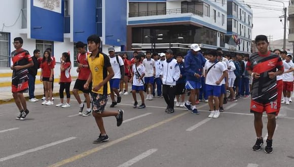 Estudiantes de Camaná participan de una mañana deportiva. (Foto: Difusión)