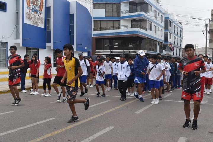 Estudiantes de Camaná participan de una mañana deportiva. (Foto: Difusión)