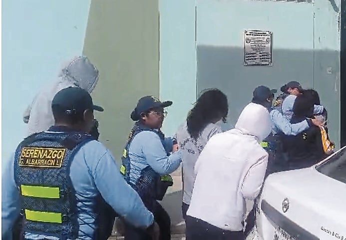 Menores con prendas escolares fueron hallados en la asociación 15 de Julio. (Foto: Difusión)