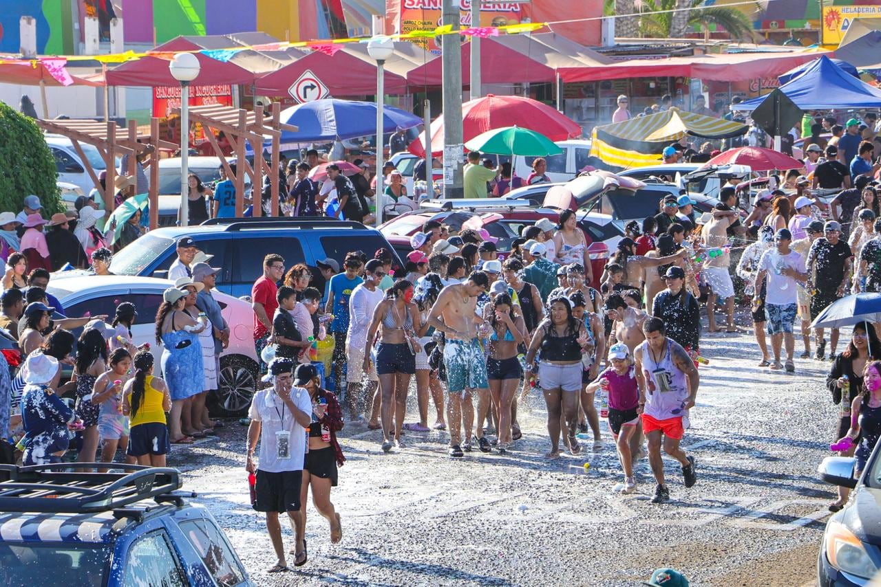 Cientos se congregaron en recorrido que culminó en la plaza Luis Banchero. (Foto: Difusión)