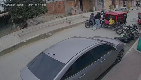 Los delincuentes se movilizaban en dos motocicletas quienes lo interceptaron y tras apuntarle con un arma de fuego lograron despojarlo del dinero